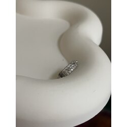 Taşlı ve çivi detaylı earcuff