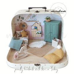 Minidom Travel Dollhouse Kids Room, Çantalı Taşınabilir Bebek Evi Çocuk Odası (Pembe)