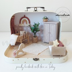 Minidom Travel Dollhouse Nursery Room Mocha, Çantalı Taşınabilir Bebek Evi Bebek Odası