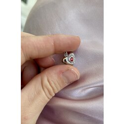 Kırmızı taşlı çoklu kalp charm 