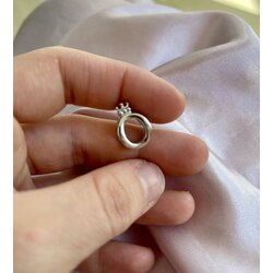 Pandora amblem model Charm 