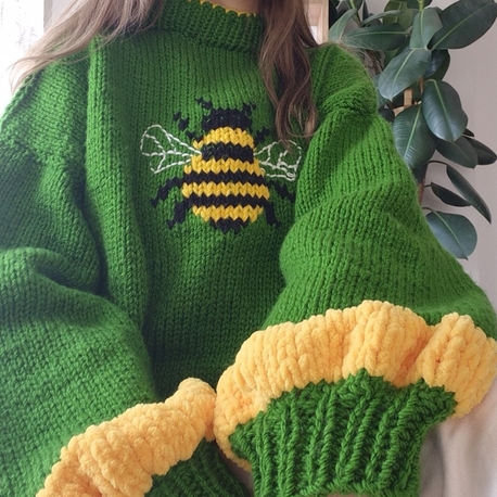 Yeşil El Örgüsü Arı Motifli, Rahat Kesim El Yapımı Sweater
