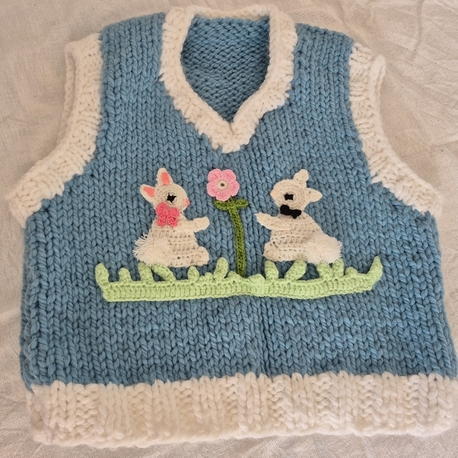 El Örgüsü Mavi Crop Kadın Yelek, Tatlı Tavşan Aplikeli, Yumuşak & El Yapımı