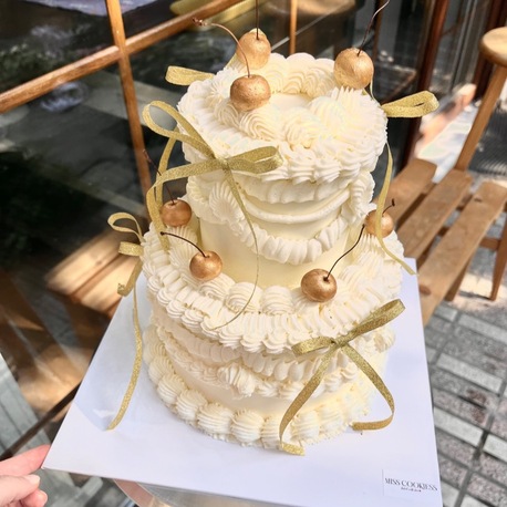 Gold Vintage Cake 