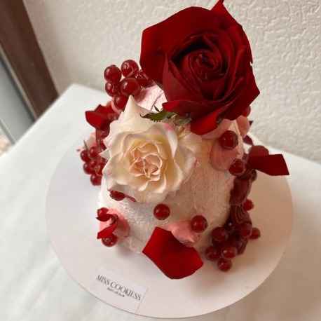 Red Rose Cake