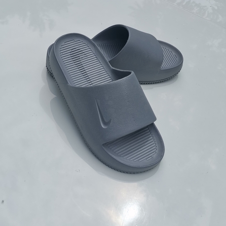 Nike Calm 