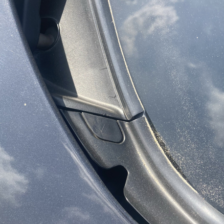 Alfa romeo 159 ön silecek tarafı trim kapağı 
