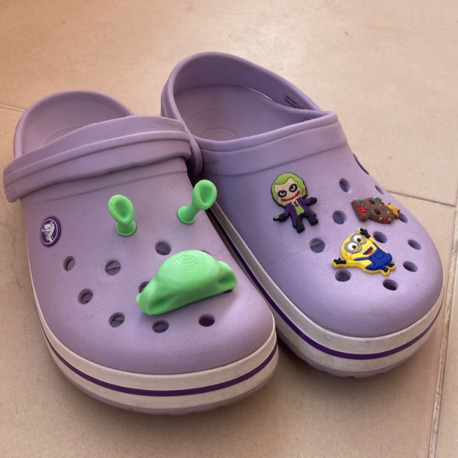 Crocs Shrek burnu ve kulakları