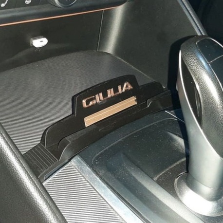 Alfa Romeo Giulia Ön konsol telefon tutacağı