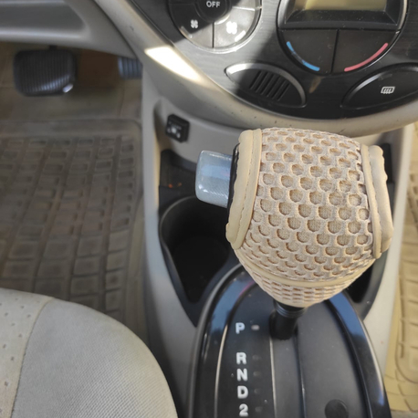 Ford Focus Ghia MK1 otomatik vites tuşu - Gri vernikli sağdaki parça