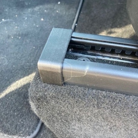 Tesla Model Y koltuk rayı kapağı