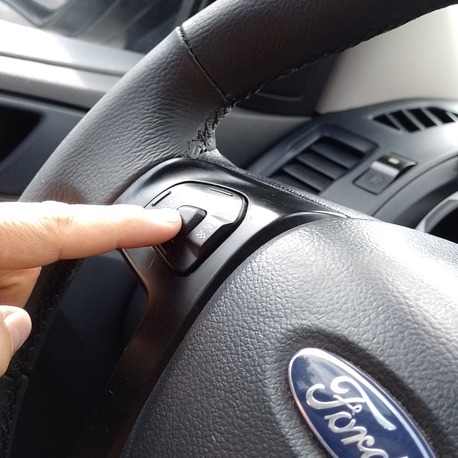 Ford Konsol M tuşu