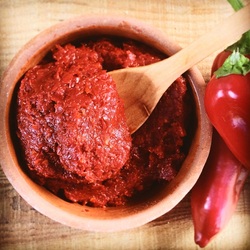 Ev Yapımı Tatlı Biber Salçası (1 kg)