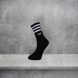 Adidas desenli beyaz çizgili siyah soket çorap