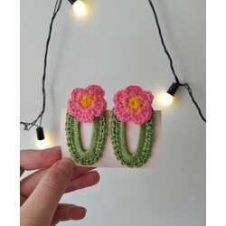 Pembe çiçekli toka