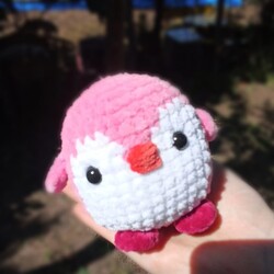 Pembe Sevimli Penguen