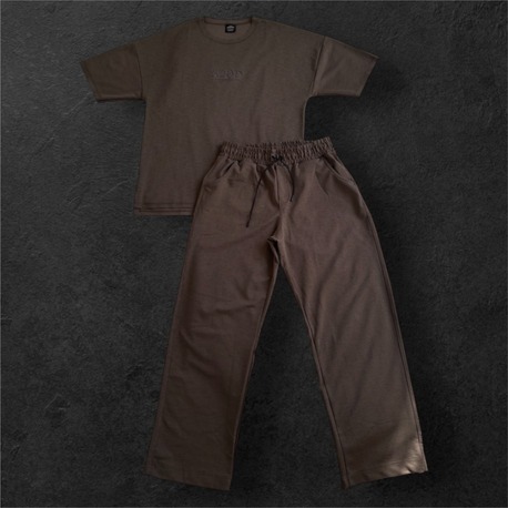 Kahverengi Oversize Tişört & Bol Paça Pantolon Takımı