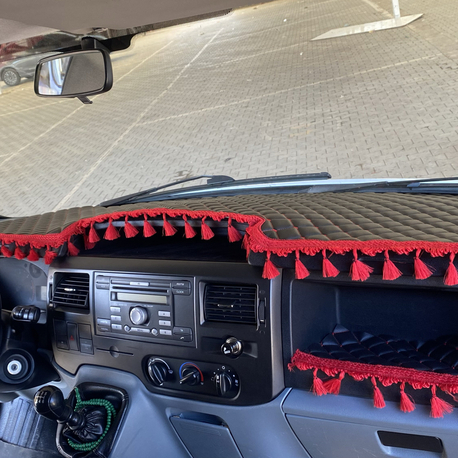 FORD TRANSİT 2007/2012 model arası SİYAH, KIRMIZI Püsküllü Torpido ÖRTÜSÜ