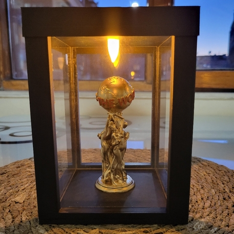 Scarface "The World Is Yours" LED Işıklı Şeffaf Vitrinli Heykel & Gece Lambası