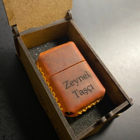Taba Renk Hakiki Deri Kılıflı Zippo Çakmak - (Kişiye Özel İsimli)