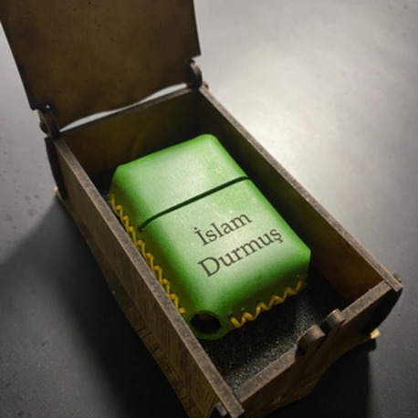 Yeşil Renk Hakiki Deri Kılıflı Zippo Çakmak - (Kişiye Özel İsimli)