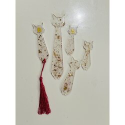 Kedili kitap ayracı