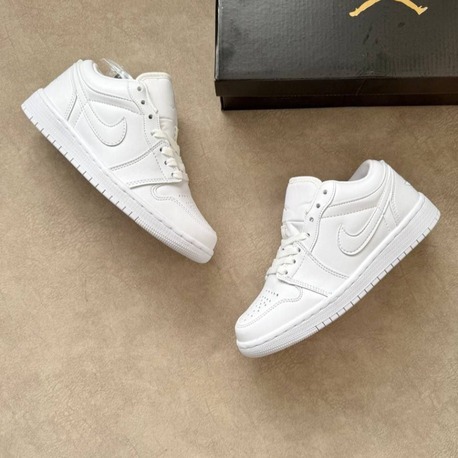 Nike Air Jordan | Triple White