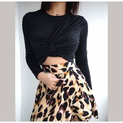 önü düğüm detaylı crop bluz
