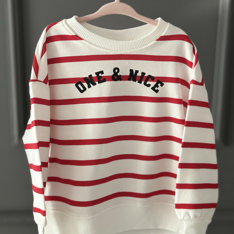 Kırmızı beyaz çizgili sweatshirt 