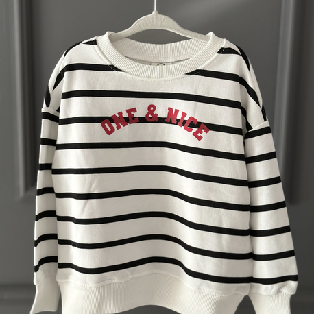 Siyah beyaz çizgili sweatshirt 