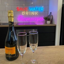 Champagne - Neon Işıklı Pleksi Tabela