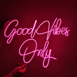 Good Vibes Only - Neon Işıklı Pleksi Tabela