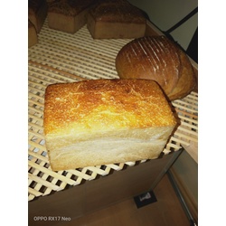 Ekşi mayalı tost ekmeği
