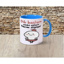 Dik Başlıyım çünkü eğilince tacım düşüyor Kupa Bardak
