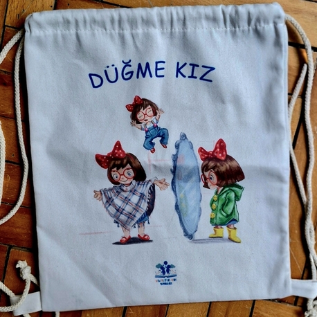 Düğme Kız Kitap Çantası