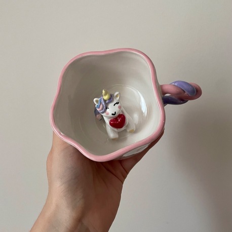 El yapımı unicorn figürlü seramik kupa 