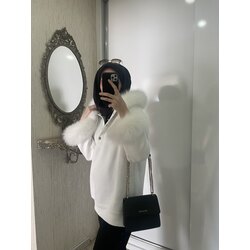 Beyaz kürklü sweatshirt