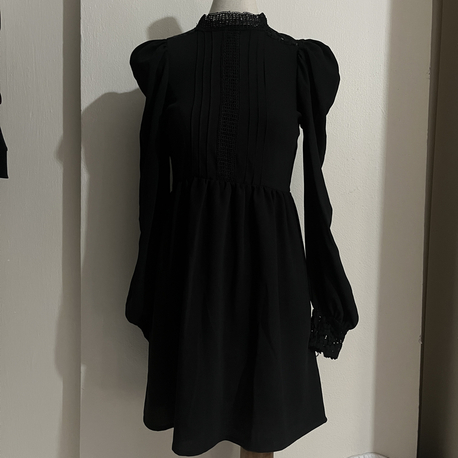 Lace detailed goth dress