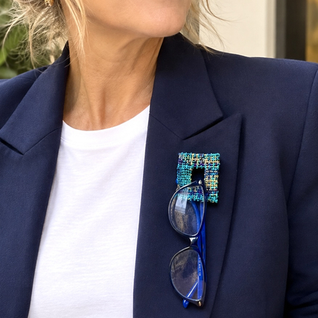 Gözlüklük broş