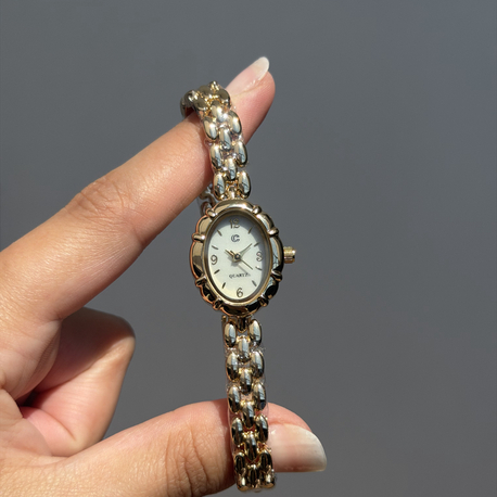 Vintage model içi beyaz saat