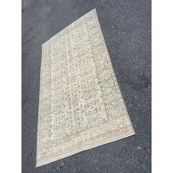 4’2 x 7’8 feet Antique Oushak 