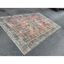 Oushak rug 6’4 x 9’8 feet