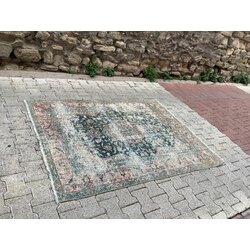 4’4 x 5’9 feet Persian tabriz rug