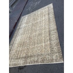 7 x 10’4 feet Antique Oushak