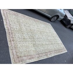 7’3” x 10’7” feet Antique Oushak 