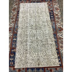 2’7 x 5’6 feet Antique Oushak