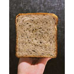 Ekşi mayalı tahıllı tost ekmeği