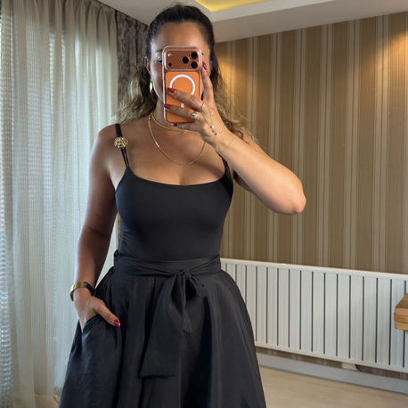 Siyah tokalı bodysuit 