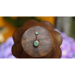 Opal taşlı göbek piercingi