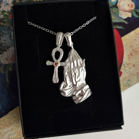 Pray | Ankh (garnet) Charm Kolye